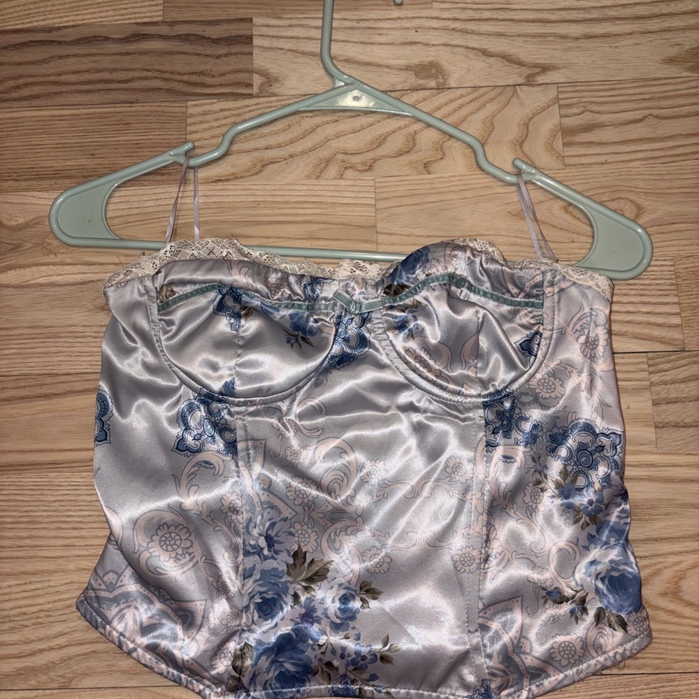 Cotton Candy Lace Trimmed Top in Soft Gray